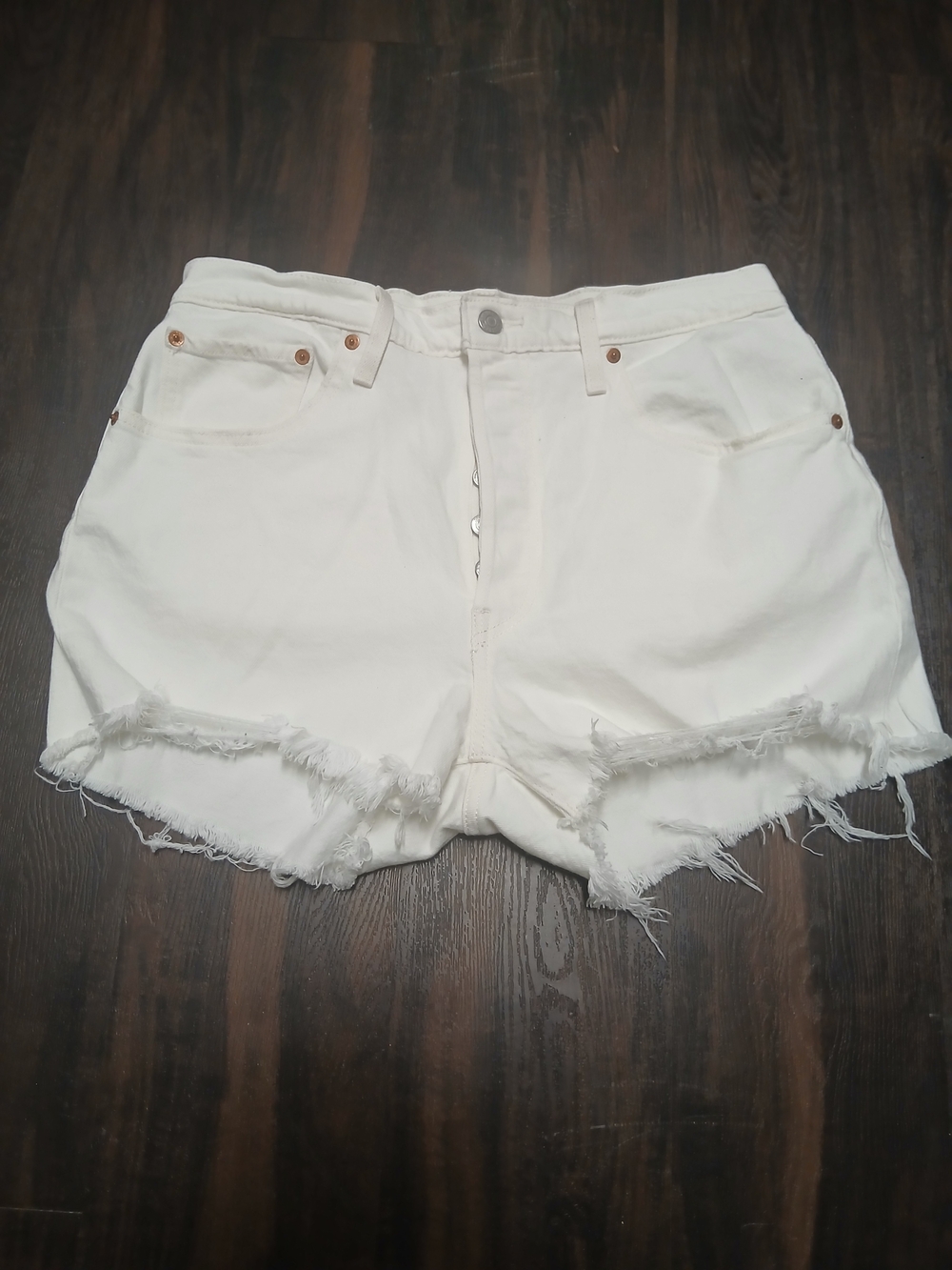 Levi's White Frayed Hem Denim Shorts - Picture 4 of 8